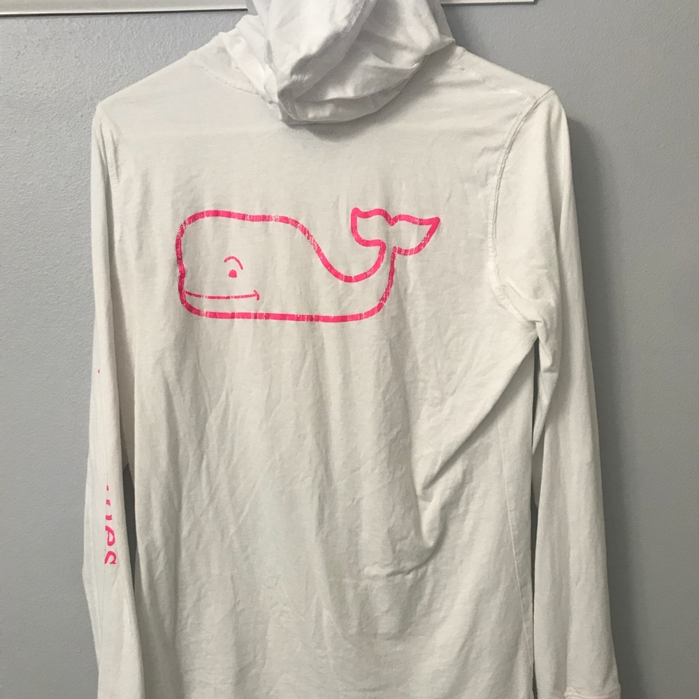 white vineyard vines hoodie with pink logo
